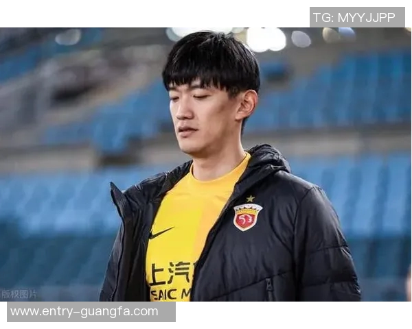 颜骏凌谈武磊动员作用强调球队争冠经验与心理负担轻松